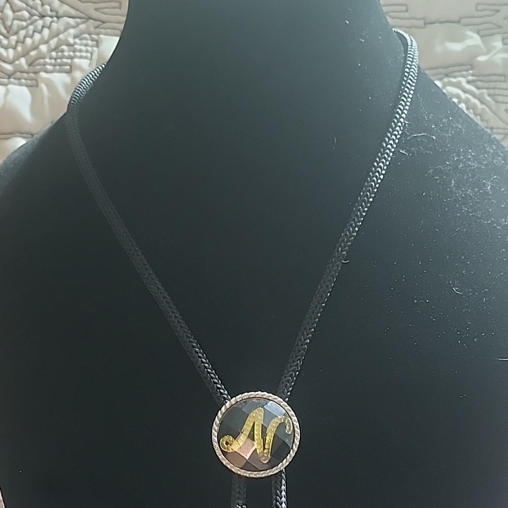 Elegant Gold and Black Pendant Necklace